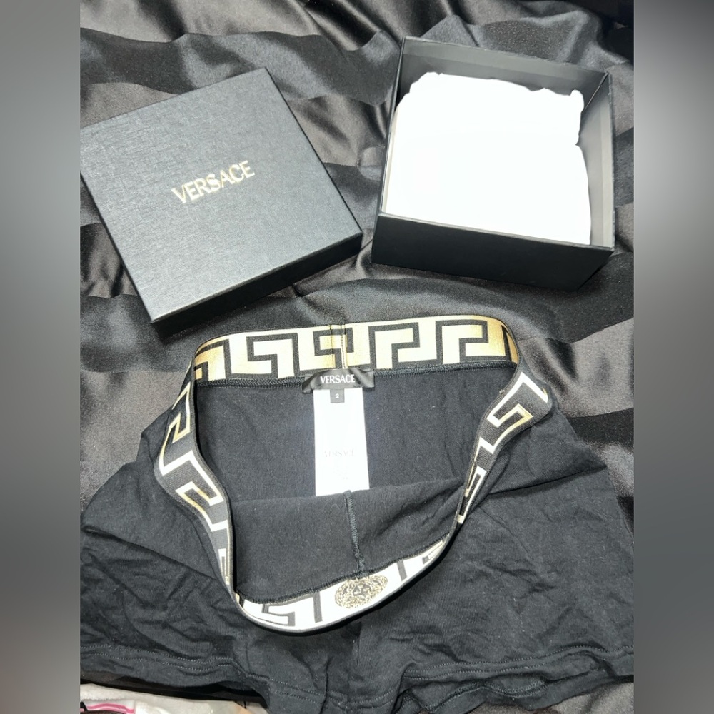 Versace - Picture 4 of 4